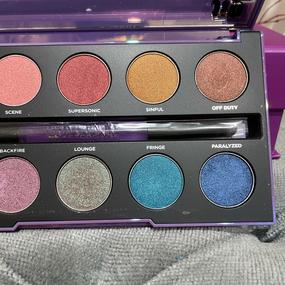 ✨Urban Decay After Dark Eyeshadow Pallet✨ - Picture 3 of 7